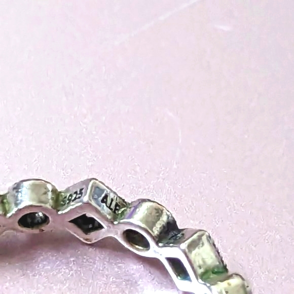 Pandora Alluring Brilliant Princess Ring - Picture 11 of 16